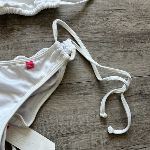 Bikinis - Picture 3 of 10